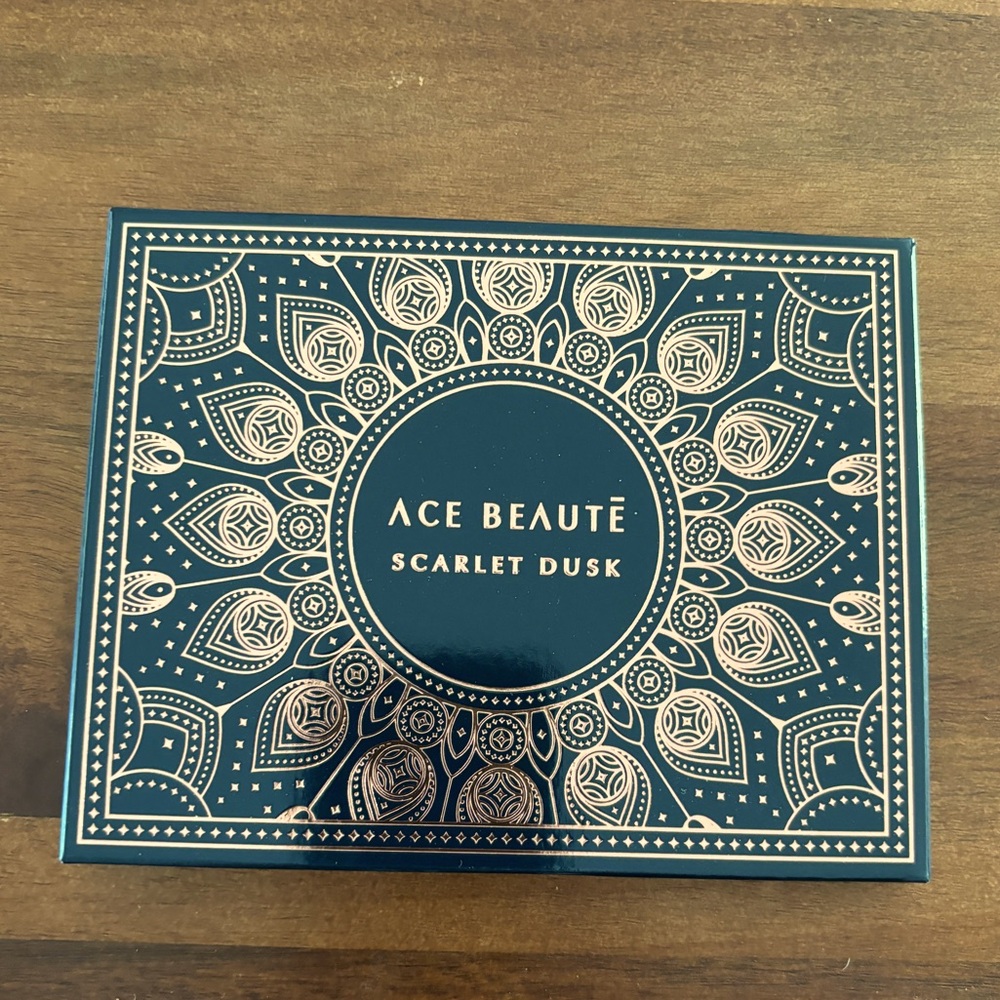 Ace Beaute Scarlet Dusk Eye Shadow Palette
